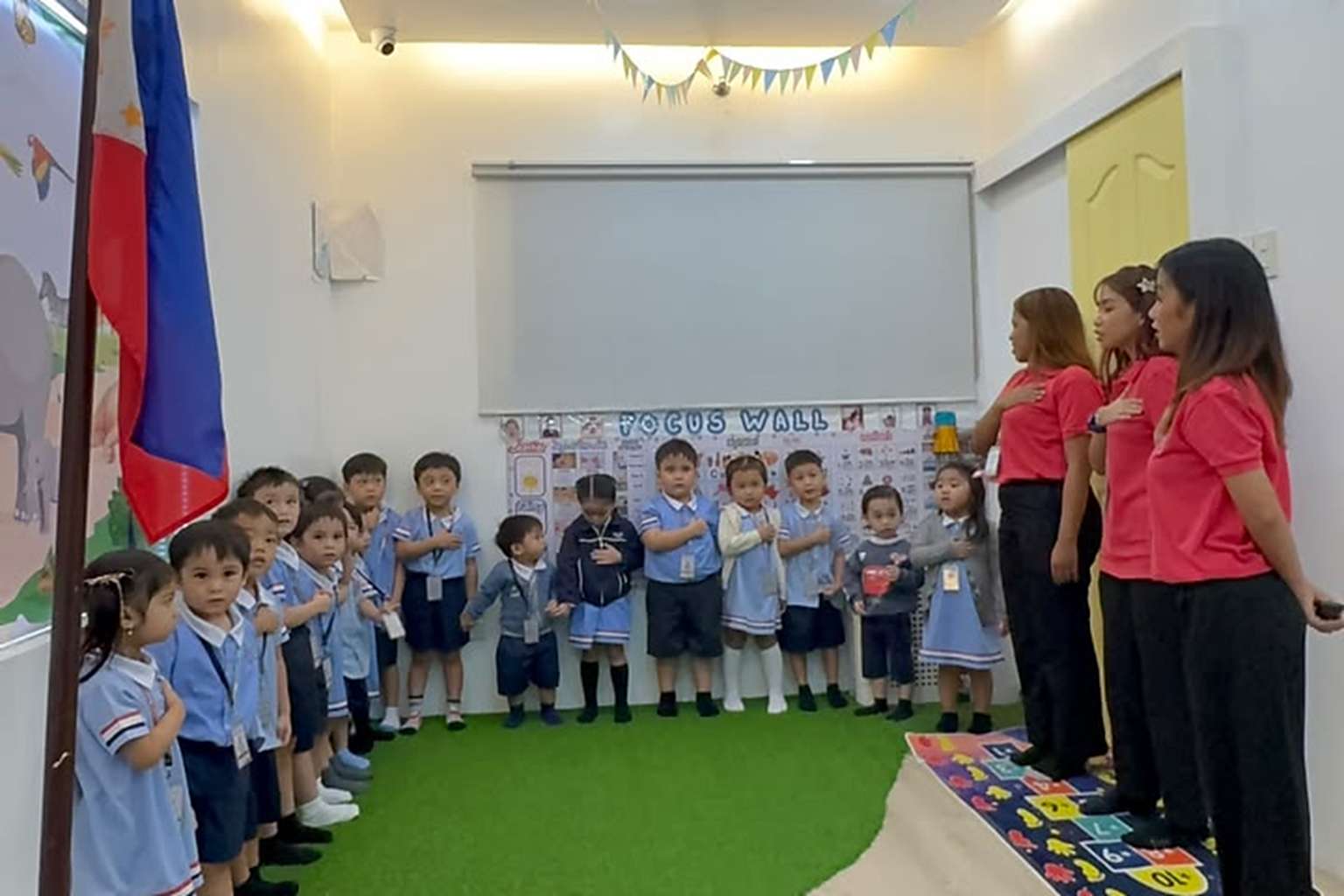 Buwan ng Wika: Is It Okay to Teach Toddlers Filipino and English at the Same Time? Buwan ng Wika: Is It Okay to Teach Toddlers Filipino and English at the Same Time?
